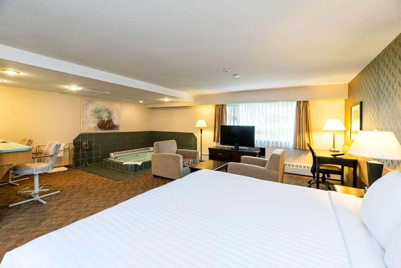 Prestige Riverside Lodge Quesnel Ngoại thất bức ảnh