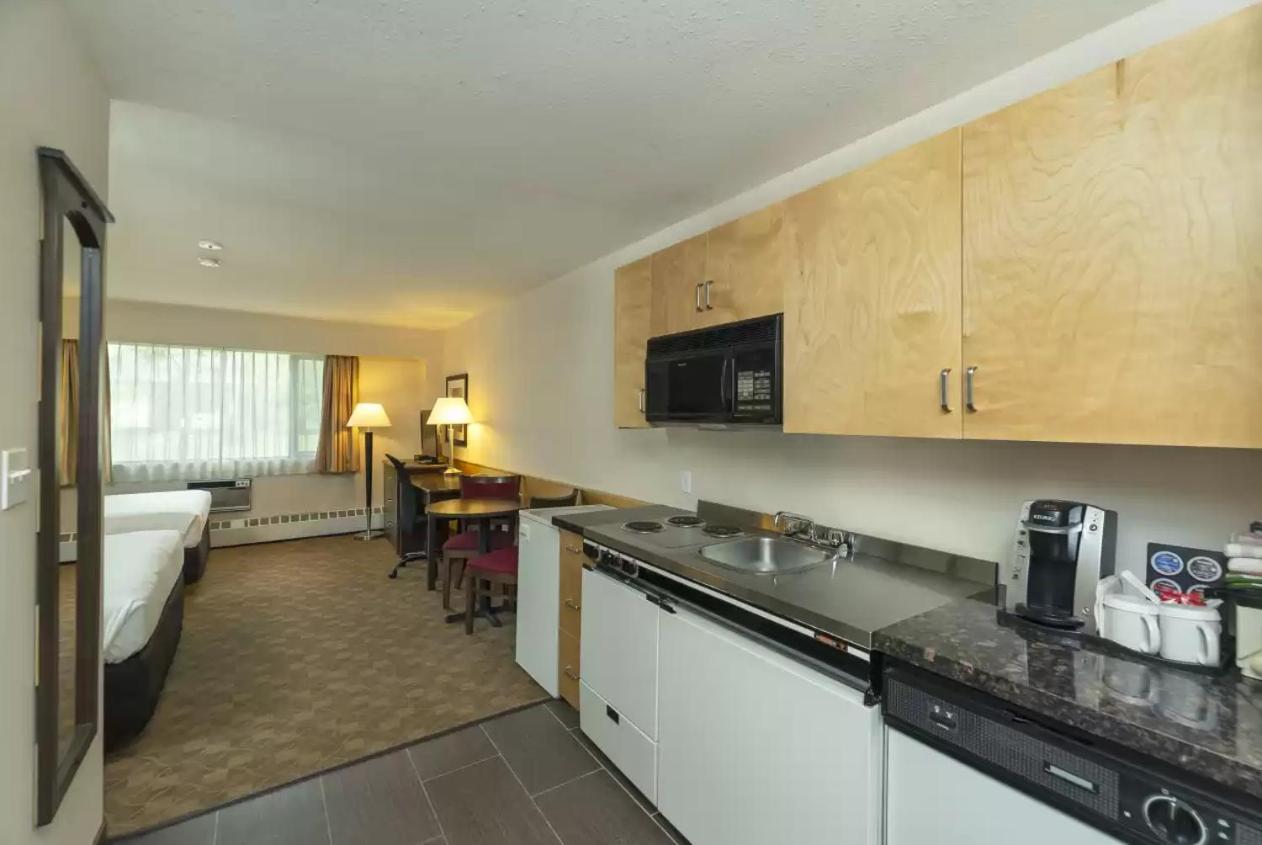 Prestige Riverside Lodge Quesnel Ngoại thất bức ảnh